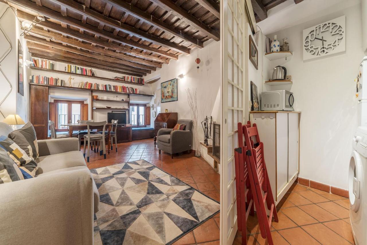 Stylish Flat Domus Aurea Apartment Rom